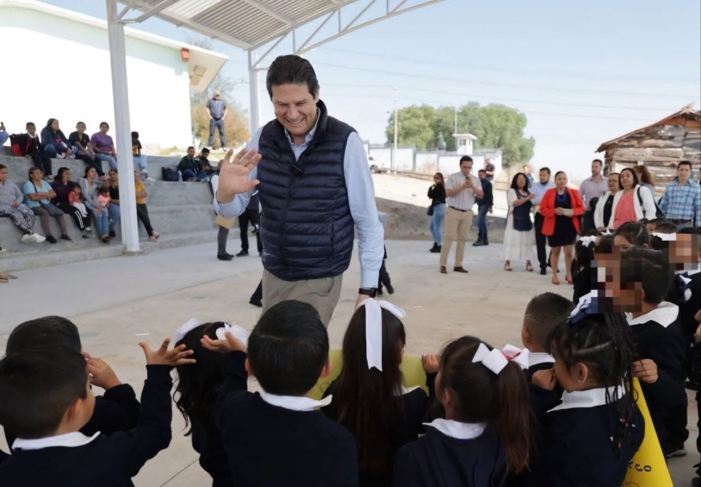 Ha entregado 11 techumbres, gobierno de Alfonso Martínez a escuelas y centros comunitarios 2 img 20250523 wa01175764553507888993365