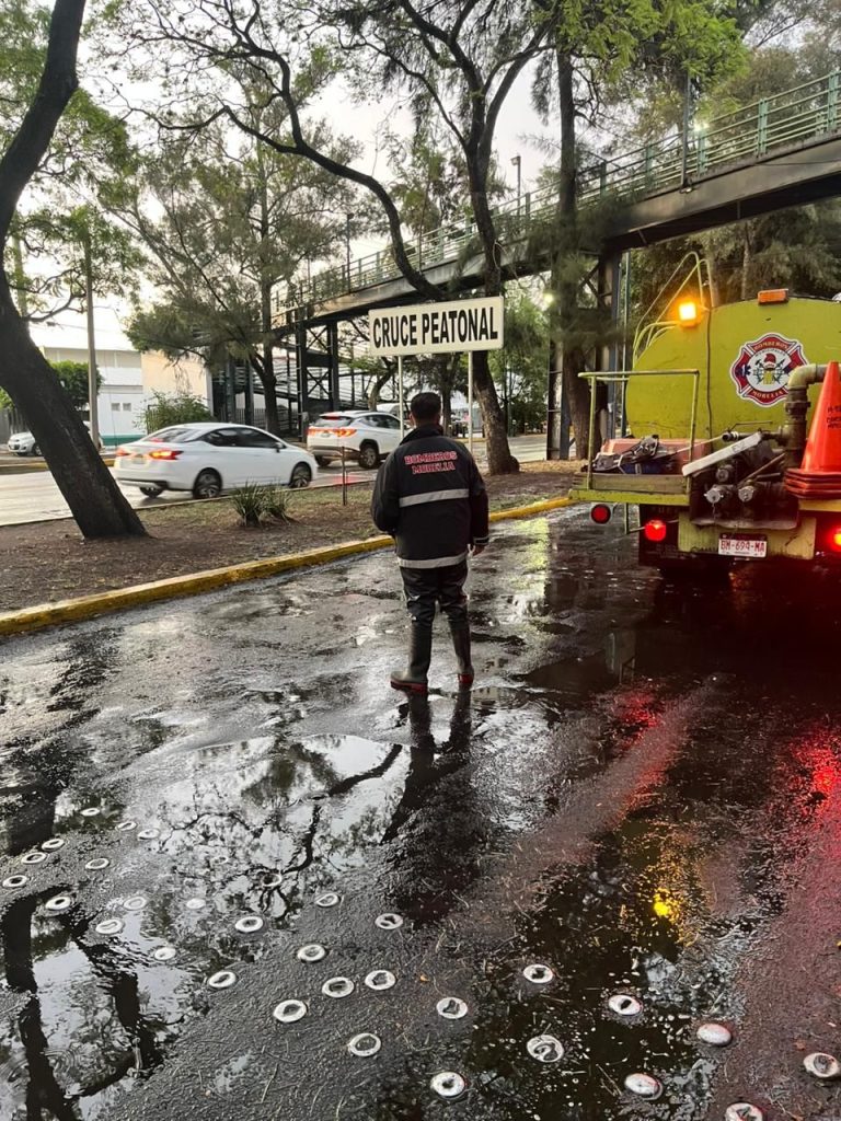 Recorre PC Municipal, Policía Morelia y Servicios Públicos zonas impactadas por la lluvia 3 img 20250526 wa0190991598531775268012