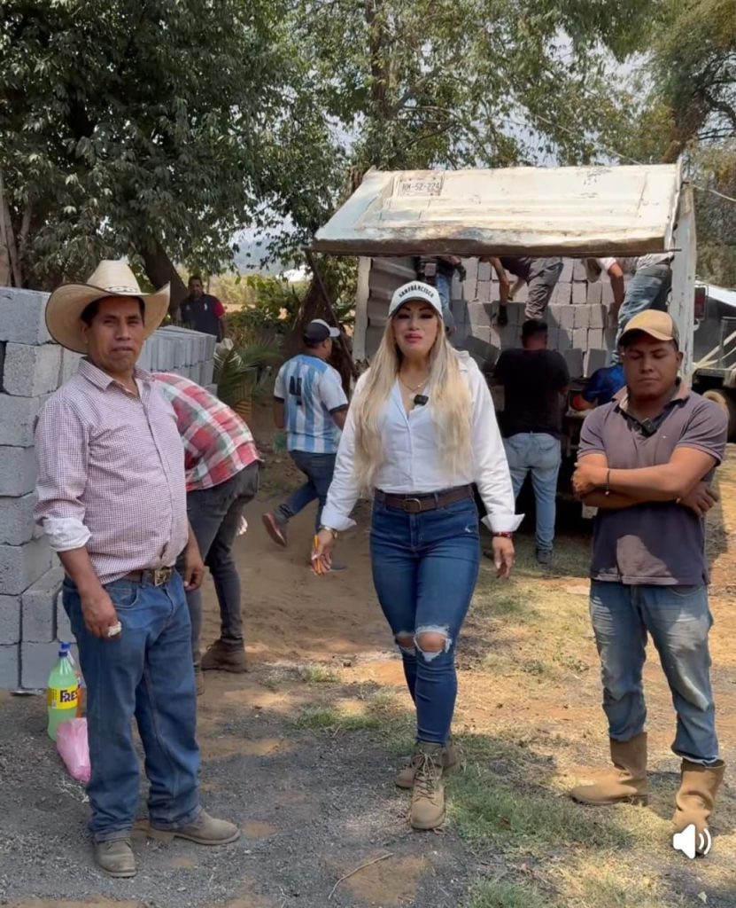 Entrega apoyos a familias de Los Reyes para mejora de viviendas: Humberto Jiménez 1 img 20250527 wa02446138229219735842162