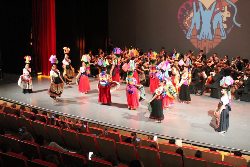 “El Latir de tu Tierra” hizo vibrar el Teatro Matamoros con música, baile y tradición 3 img 20250531 wa00328880490907584671086