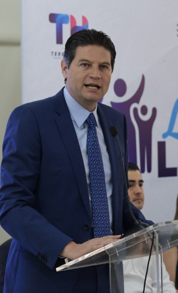 Familia, núcleo principal del desarrollo de la sociedad: Alfonso Martínez 1 AMFamiNuc2