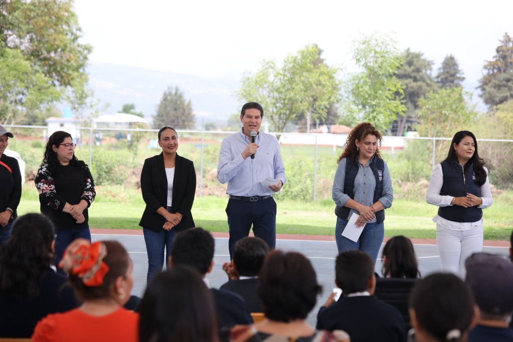 Entrega Alfonso Martínez, nuevos apoyos para la niñez moreliana 1 AMTechum2