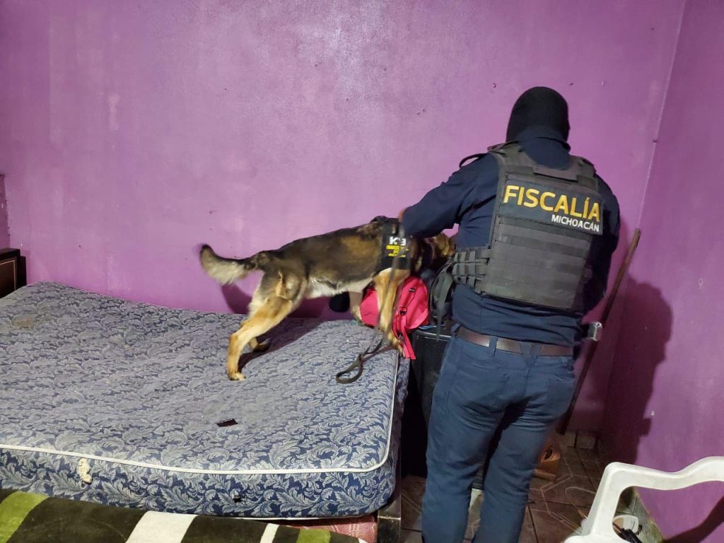 FGE ejecuta cuatro cateos y asegura más de mil 400 dosis de metanfetamina en Morelia y Tacámbaro 3 FGECatsTacMor4