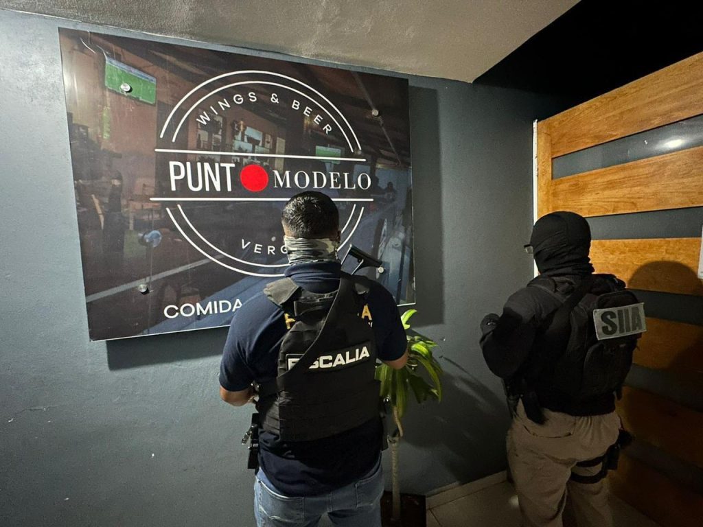 En Pátzcuaro y Morelia, ejecuta FGE tres órdenes de cateo en bares y asegura sustancias ilícitas 2 FGECtasPtz3