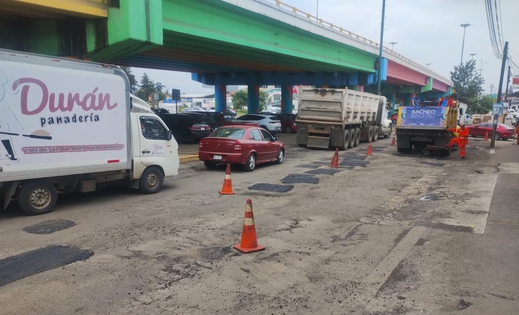 Gobierno de Morelia responde con acciones inmediatas de bacheo; interviene salida a Charo 1 GobMorBachaCha1 1