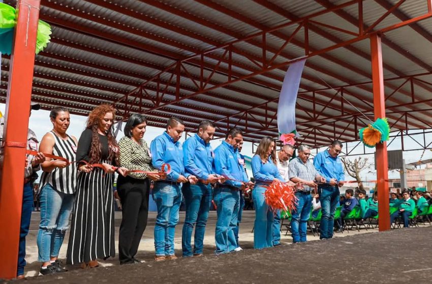  Cumple Gobierno de Zacapu e inaugura techumbre en primaria Ricardo Flores Magón en La Escondida