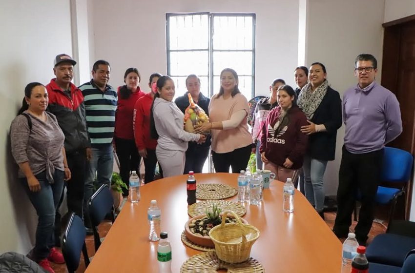 Será Alma Mireya González madrina de generación en Sanambo