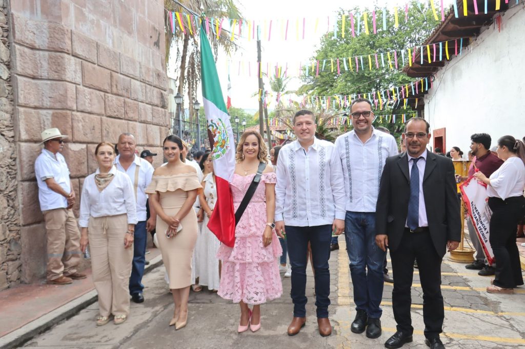 Asiste Vicente Gómez Núñez a Conmemoración del 93 aniversario de Elevación a Municipio de Turicato 1 Vte93TuriMun2