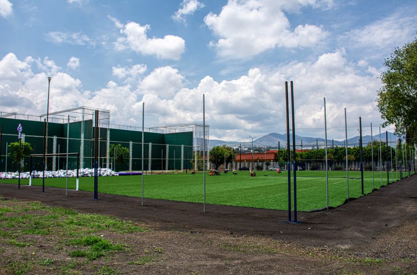 Administración de Yarabí Ávila construye cancha de fútbol 7, lleva 75 por ciento de avance