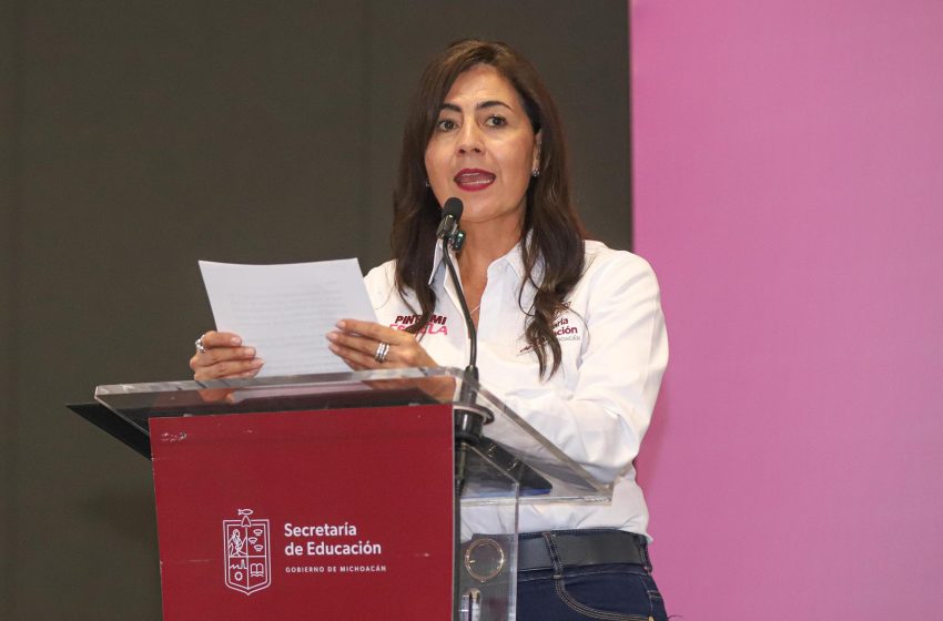 Gabriela Molina comparte a docentes michoacanos nuevos decretos sobre derechos laborales