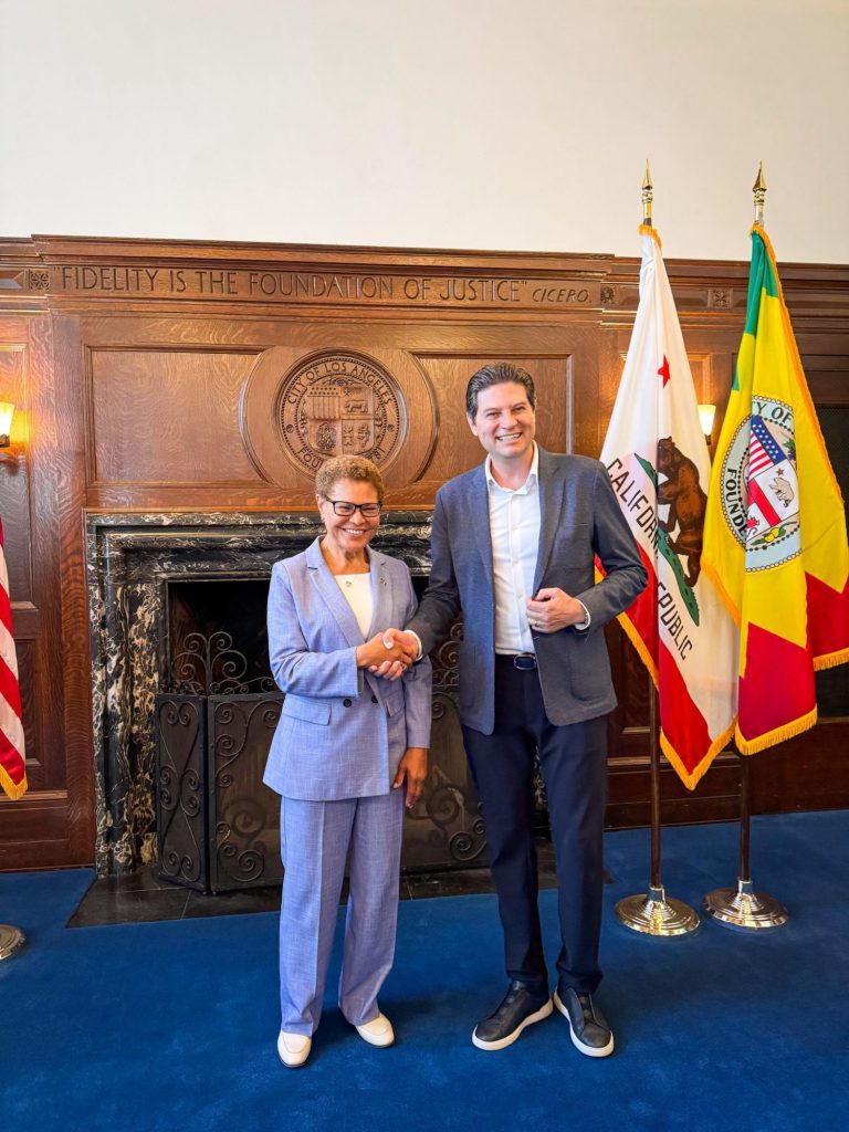 Se reúne Alfonso Martínez con la alcaldesa Karen Bass, de Los Ángeles 1 img 20250630 wa01014836955071570518889