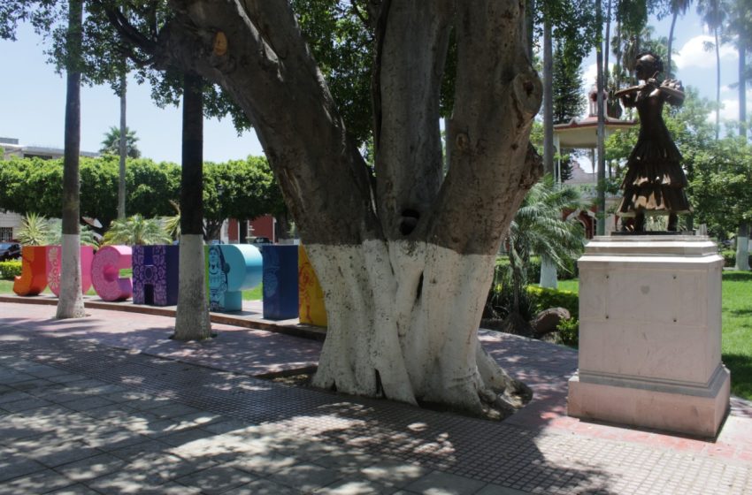  Llaman en redes sociales a retirar estatua de Florinda Meza en Juchipila, Zacatecas