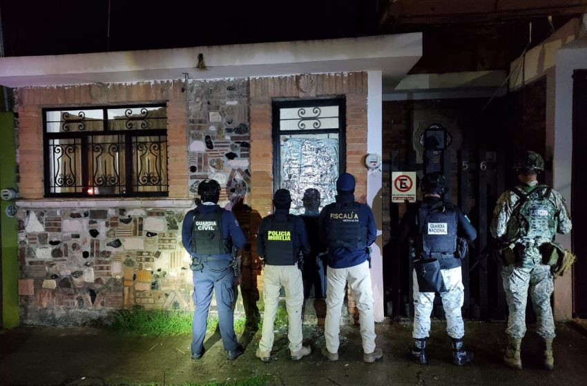  Ejecuta FGE dos cateos en Morelia y asegura metanfetamina; cinco personas detenidas