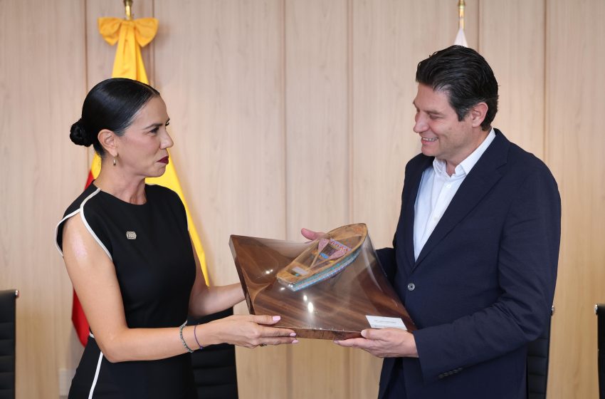 Celebra Alfonso Martínez nuevo vuelo Morelia-Ixtapa