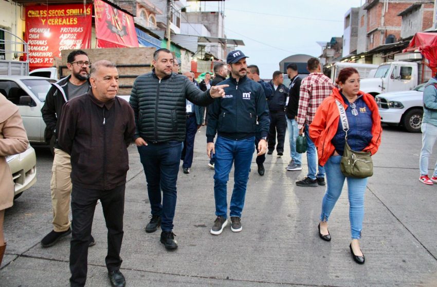  Encabeza Yankel Benítez operativo de ordenamiento en Mercado de Abastos