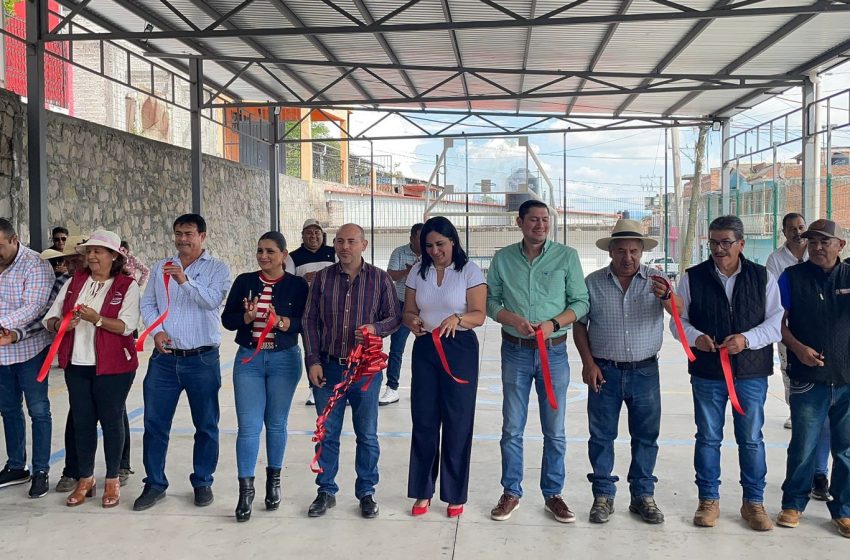  Eric Gaona inaugura unidad deportiva y da banderazo a obra vial en Jamaica