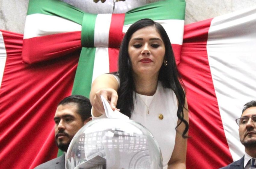  Da Diana Espinoza, voto de confianza a Carlos Torres Piña, al frente de la FGE
