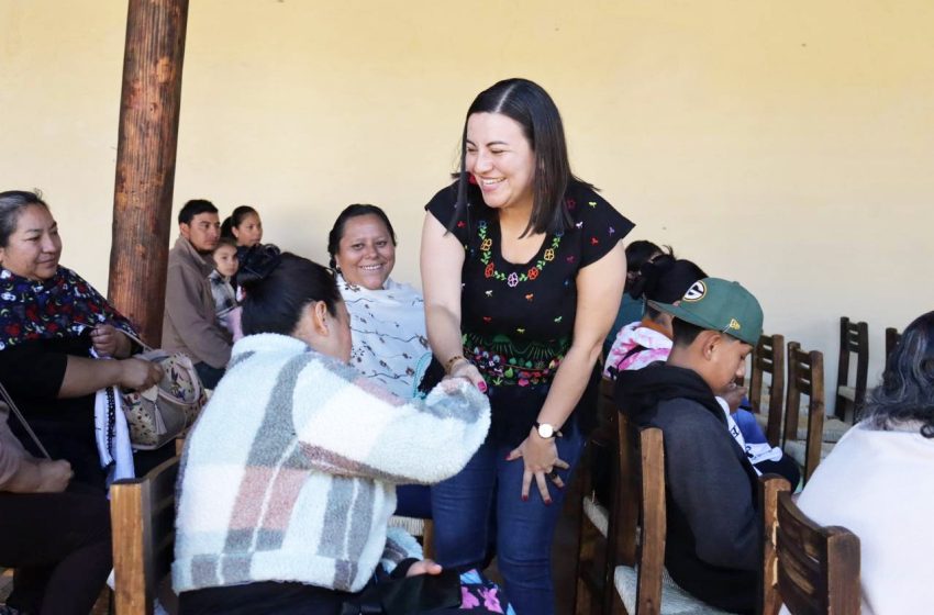 SEDEBI entrega apoyos a mujeres, niñas y niños con cáncer de la Región Lacustre