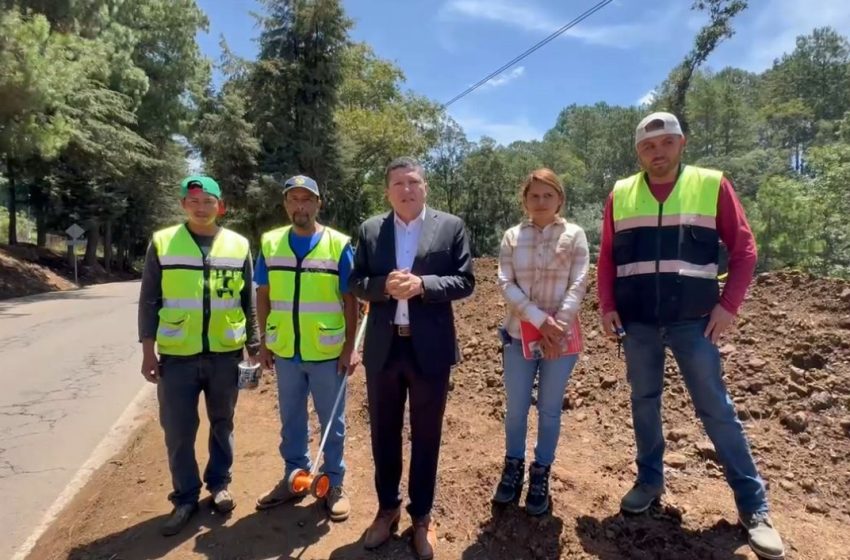  Celebra Vicente Gómez la realización de obras de rehabilitación carretera en el Distrito XIX