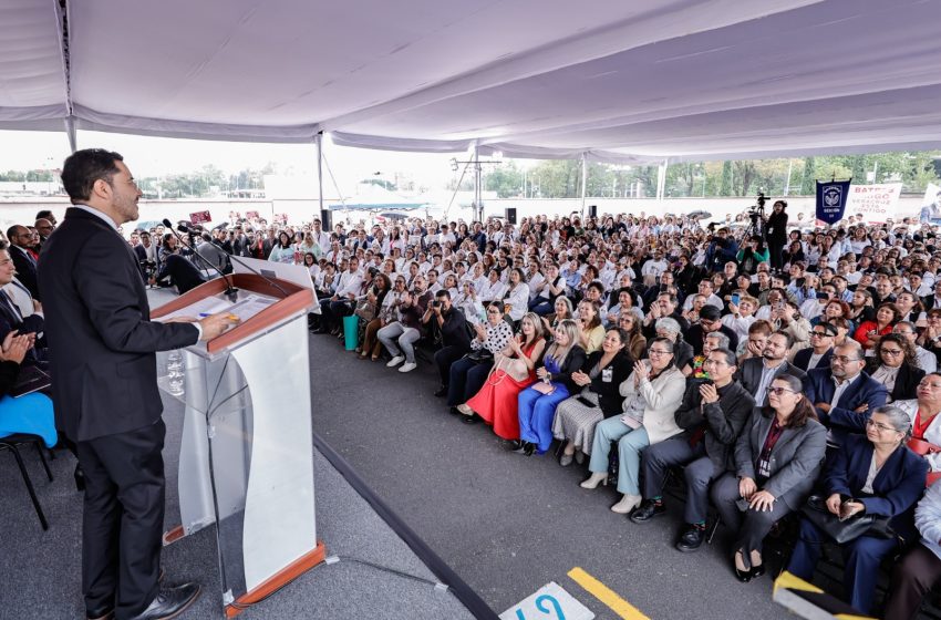  Reconoce Martí Batres labor de trabajadoras y trabajadores sociales del ISSSTE con renivelación salarial   