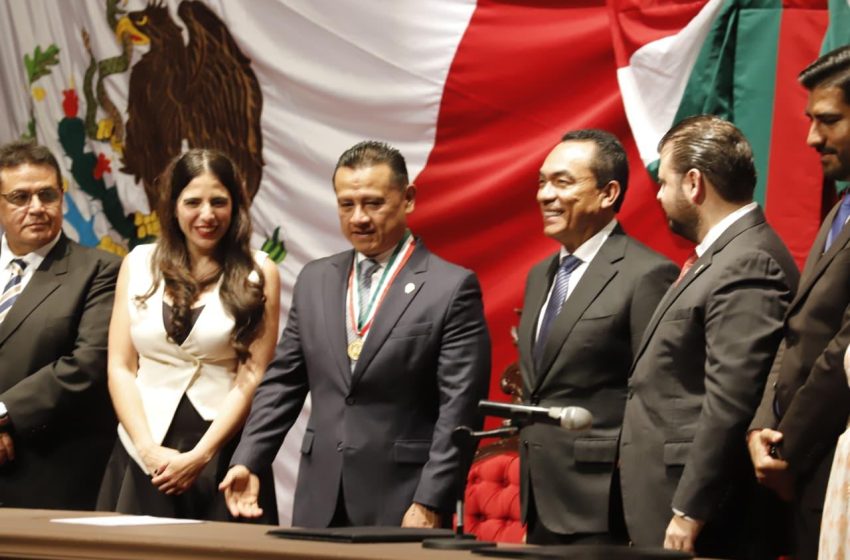  Congreso del Estado condecora a FGE con la presea “Suprema Junta Nacional Americana”