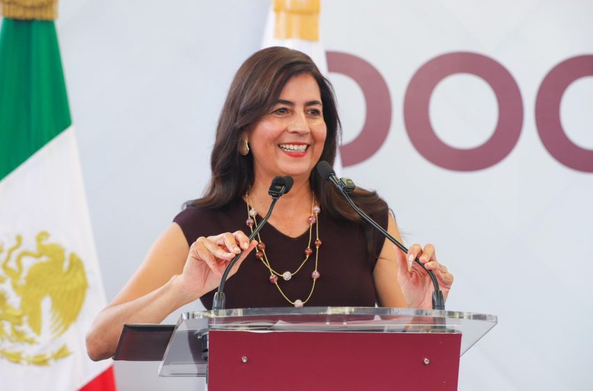  El lunes regresan a las aulas más de 953 mil estudiantes de básica: Gabriela Molina