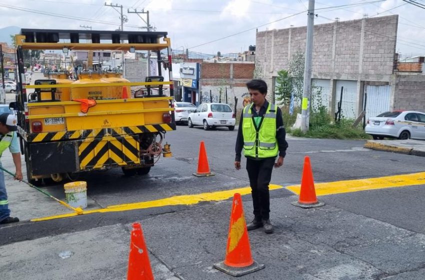  Gobierno de Morelia refuerza labores de balizamiento y mantenimiento de señalética en la ciudad