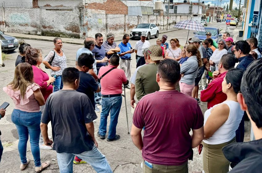  Yankel Benítez se reúne con vecinos de la colonia Industrial para establecer orden en negocios
