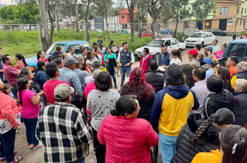  Yankel Benítez estrecha diálogo con habitantes de tenencia Morelos