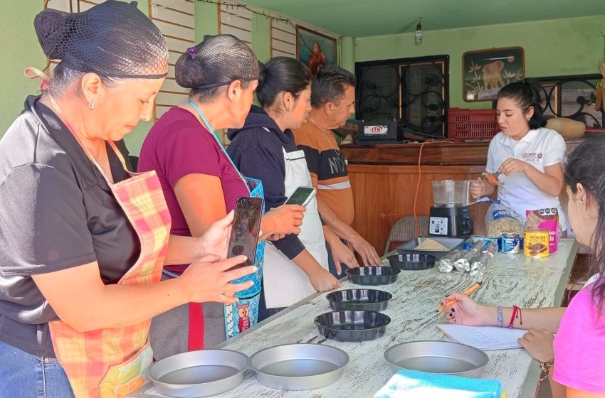  Alfonso Martínez fortalece programas para capacitar y abrir oportunidades para las mujeres