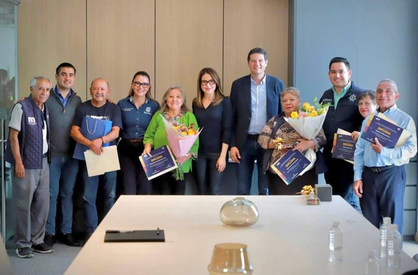 Alfonso Martínez y Paola Delgadillo reconocen a los Adultos Mayores