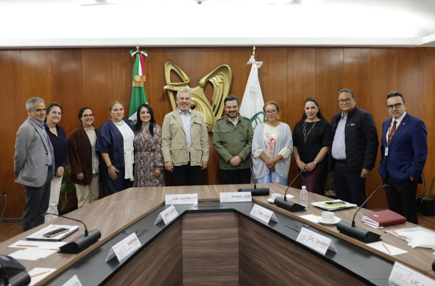  Entrega Bedolla al IMSS, 40 mil firmas en favor del nuevo hospital en Villas del Pedregal