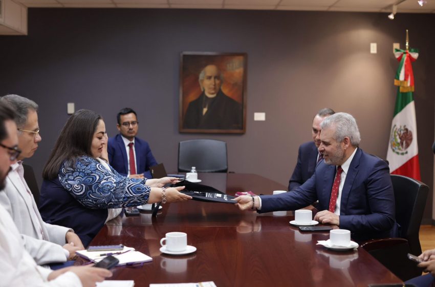  Bedolla estrecha relación con el Consulado de Chicago en apoyo a migrantes