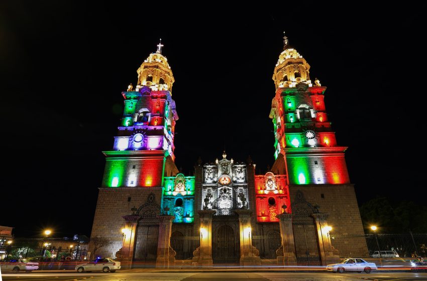  Ilumina Gobierno de Alfonso Martínez a Morelia con colores patrios