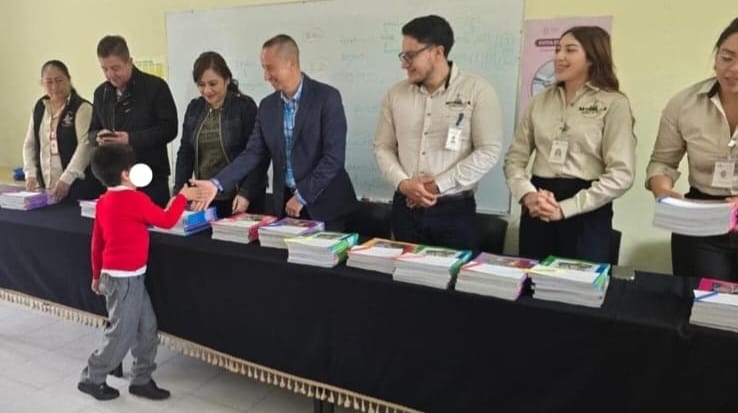  Se entrega en Villa Morelos libros y apoyos en arranque del ciclo escolar: Julio César Conejo