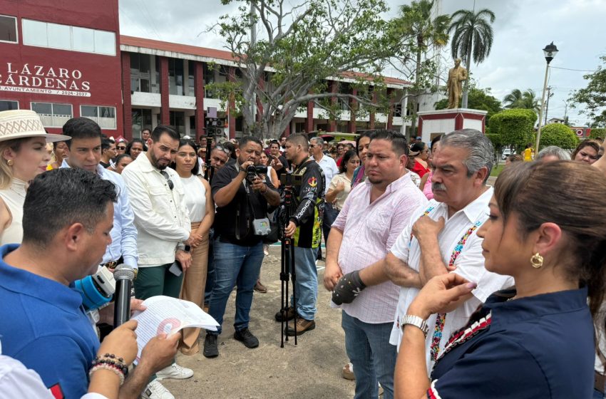 Manuel Esquivel, Raúl Morón y Manuel López Meléndez participan en la conmemoración del 40 aniversario del sismo de 1985 en Lázaro Cárdenas