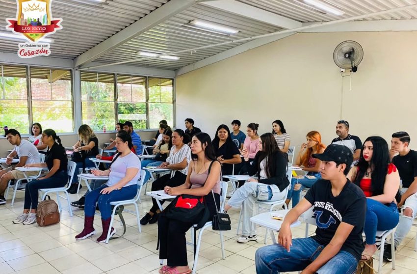  La educación en Los Reyes, una prioridad para el desarrollo: Humberto Jiménez Solís