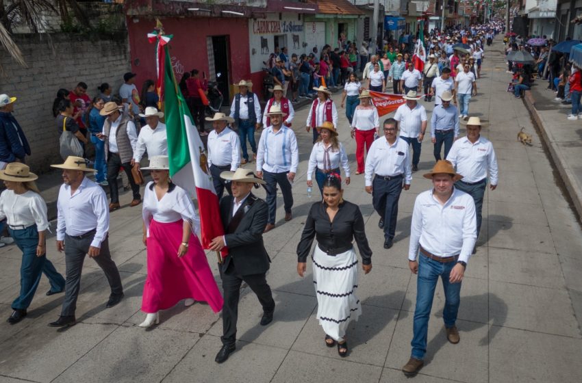  Más de 3,900 participantes en el Desfile Cívico en Tarímbaro