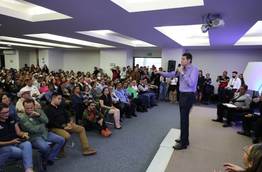  Nosotros sí creemos en los líderes de las colonias: Alfonso Martínez