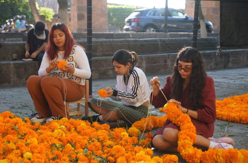  SeCultura Morelia, artesanos e instituciones inician montajes de altares y tapetes tradicionales