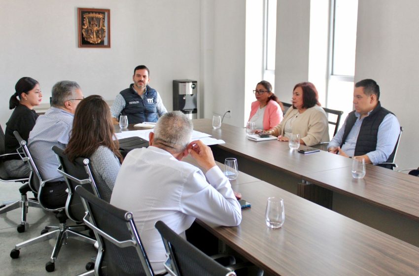  Yankel Benítez recibe a vecinos de Hacienda del Valle para avanzar en atención a solicitudes