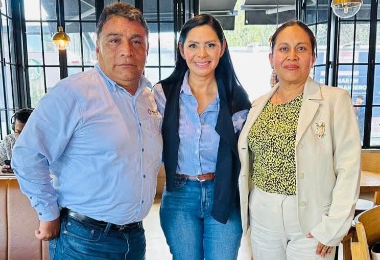  Araceli Saucedo fortalece trabajo con autoridades municipales y los respalda en gestiones