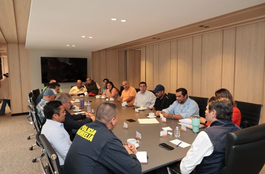  Alfonso Martínez y líderes taxistas estrechan comunicación para mejorar movilidad en Morelia