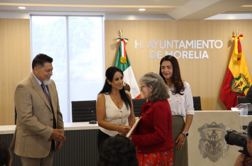 Lucila Martínez reconoce el papel fundamental de los docentes en la formación de las nuevas generaciones