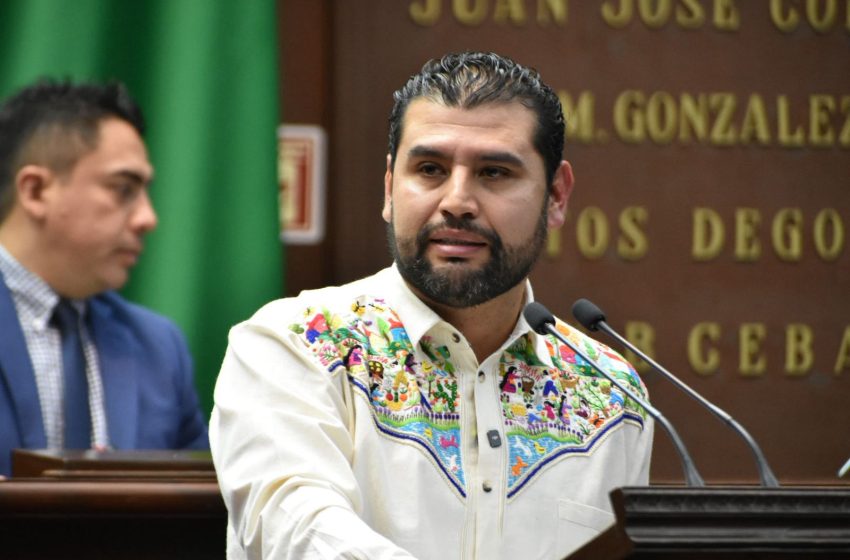  Octavio Ocampo propone blindar legalmente a maestras y maestros