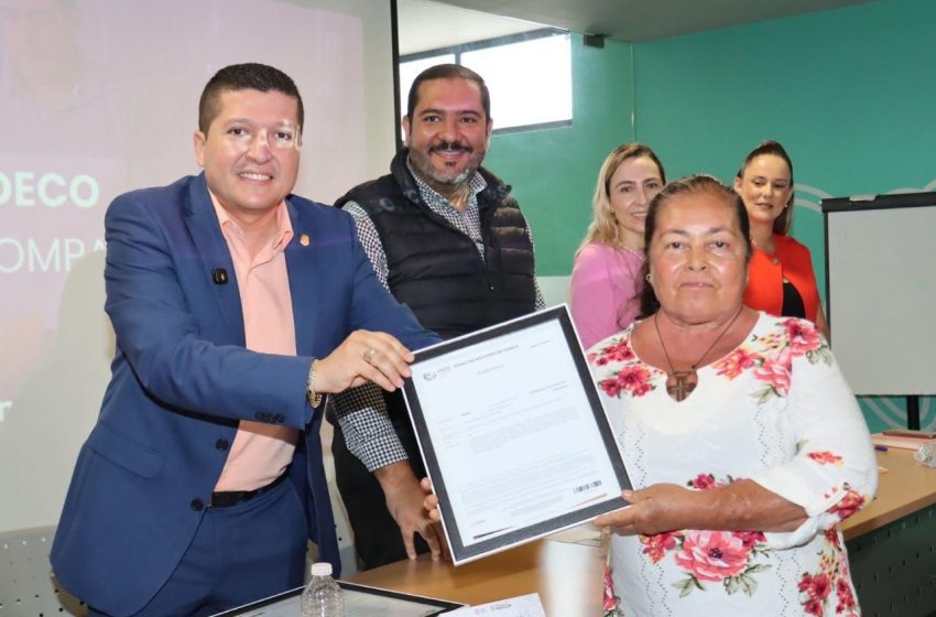  Vicente Gómez impulsa a mujeres emprendedoras del Distrito XIX