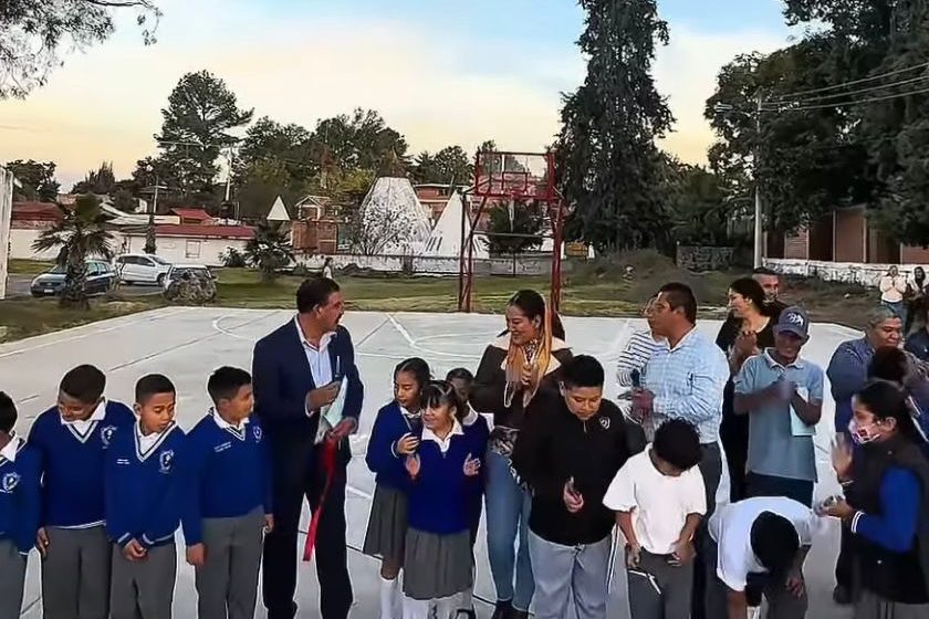  Mónica Valdez Pulido entrega cancha de usos múltiples tras 17 años de espera en la primaria Benito Juárez