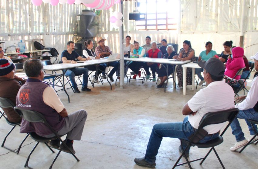  Yankel Benítez informa a vecinos de la Rubén Jaramillo sobre avances en red de drenaje
