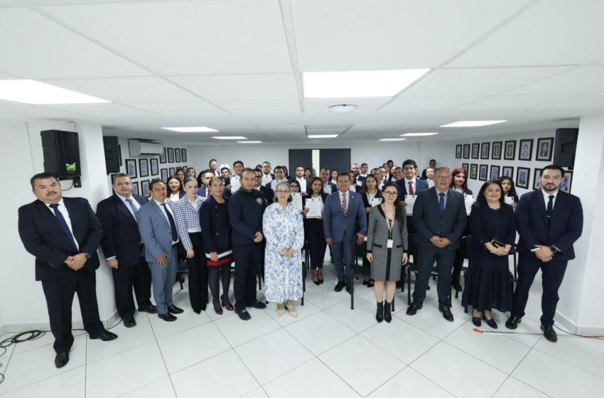  FGE recibe a una nueva generación de Ministerios Públicos y Peritos comprometidos a trabajar con transparencia, honestidad y cercanos a la gente: CTP