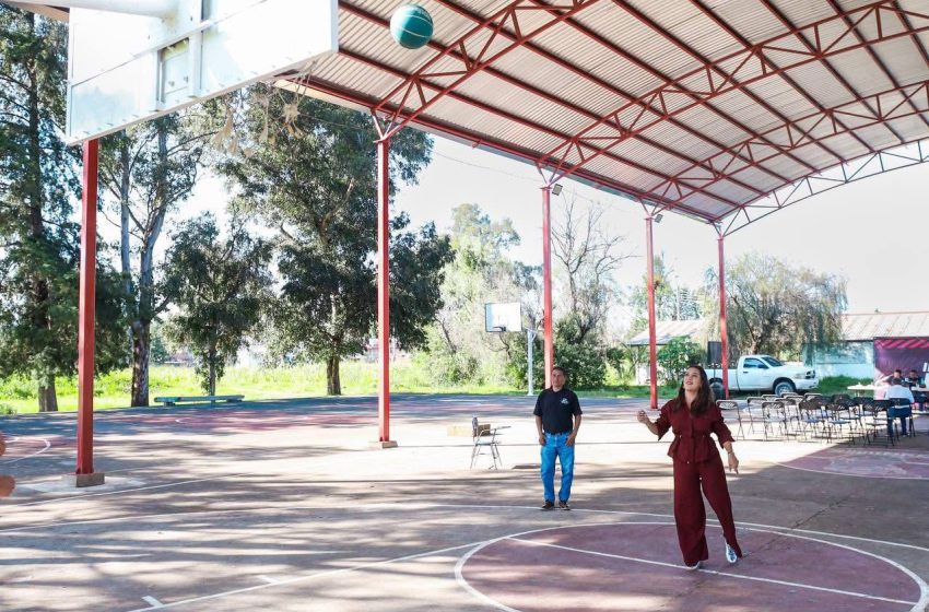  Mónica Valdez fortalece espacios educativos y deportivos en Tiríndaro